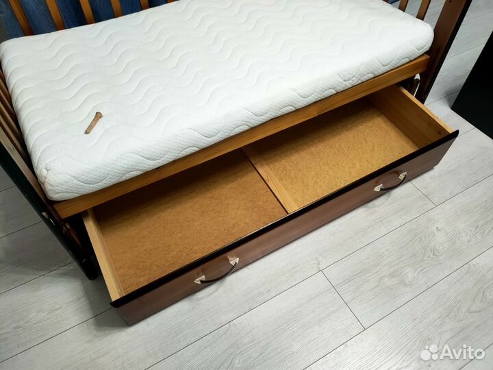 Кроватка детская с матрасом