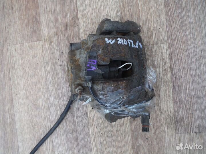 Суппорт передний левый Mercedes E W210 1997