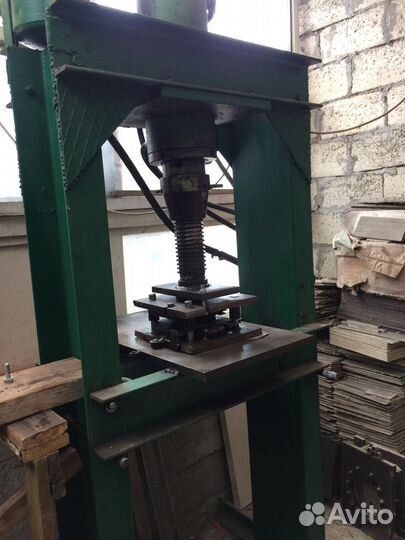 Пресс гидравлический + штампы для чешуи