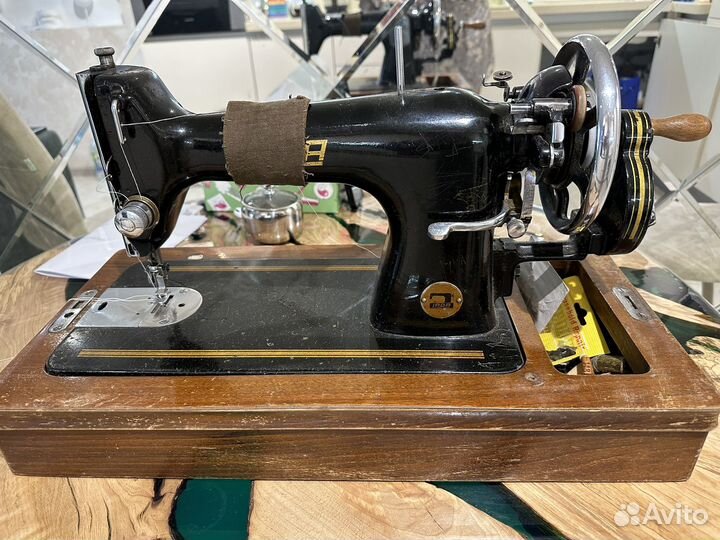 Швейная машинка Лада