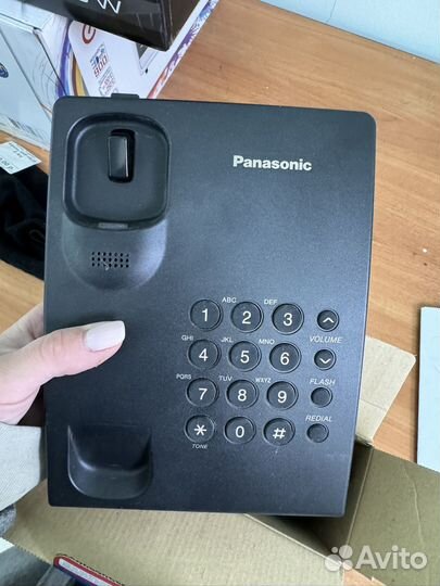 Телефон проводной. Новый Черный