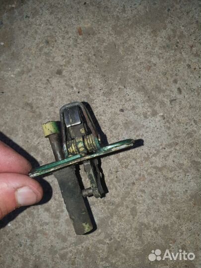 Замок капота на мерседес 123