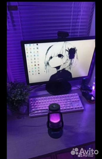 Игровой компьютер с монитором и клавиатурой
