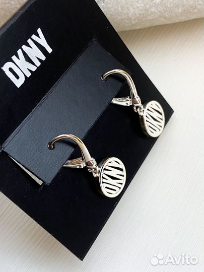 Новые серьги Dkny лого оригинал