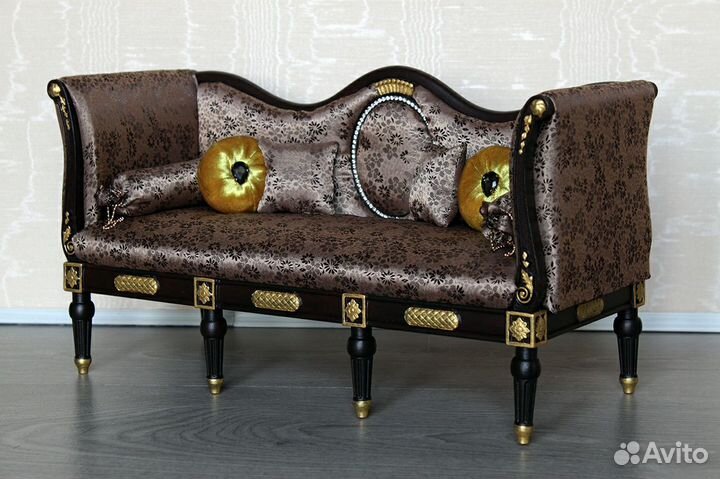 Диван для кукол