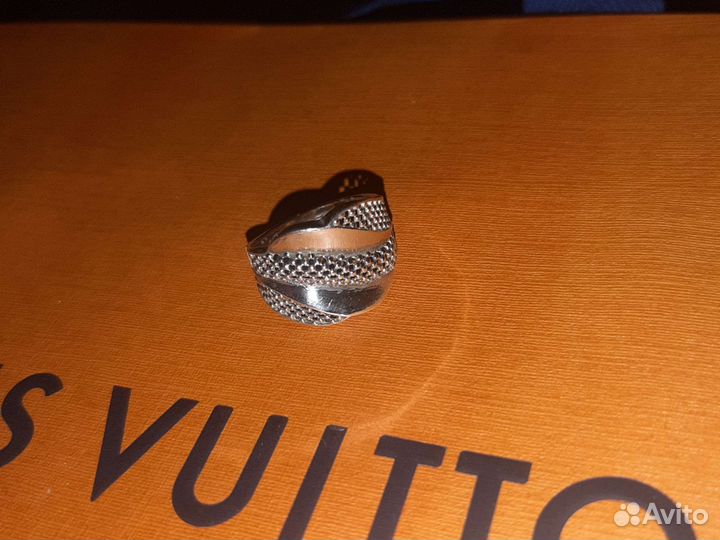 Серебряное кольцо