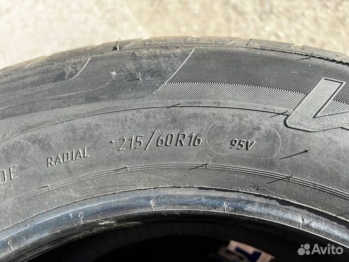 Viatti Strada Asimmetrico V-130 215/60 R16 95V