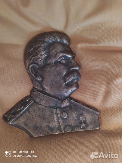 Бронзовый барельеф Сталина