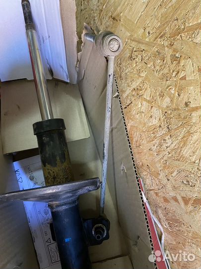 Стойки на Niisan Terrano