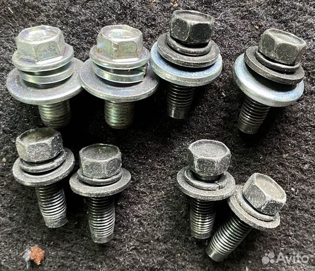 Болты крепления передних сидений Subaru Impreza