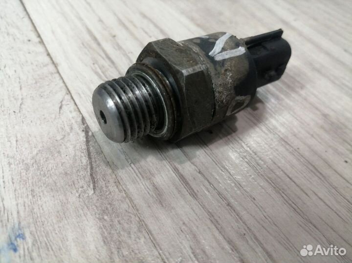 Датчик давления масла Renault logan 2