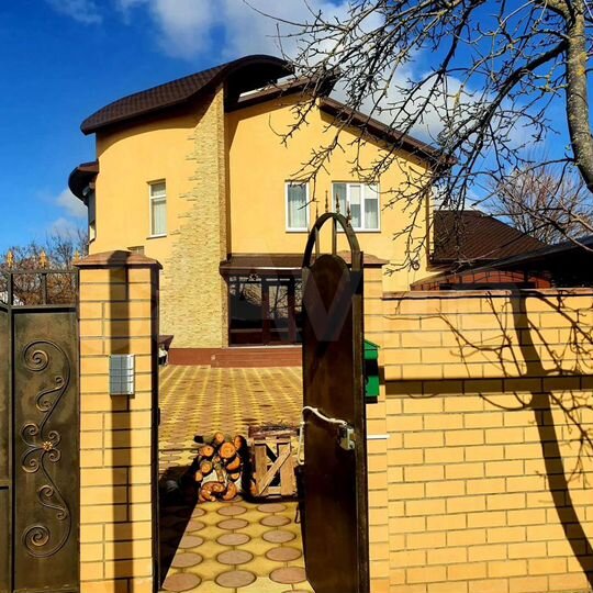 Дом 400 м² на участке 20 сот.