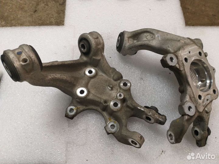 Задний кулак Honda civic 4d