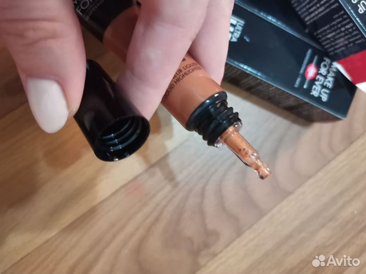 Жидкий хайлайтер Make up for ever