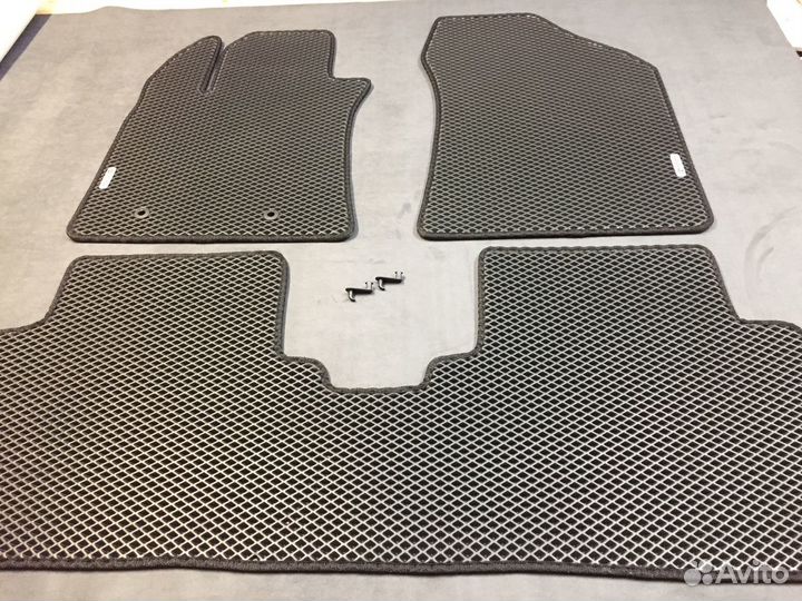 Автоковрики EVA для Toyota Avensis 2008-2018