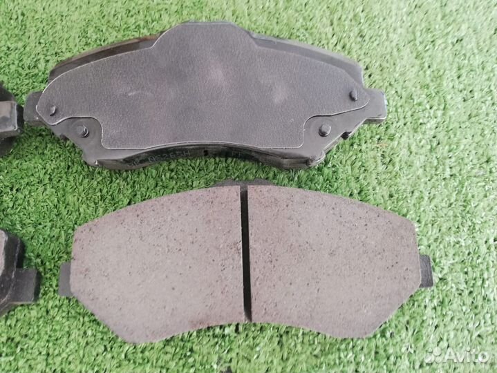 Колодки тормозные передние Jeep