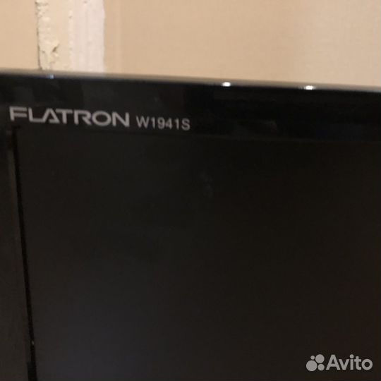 Монитор LG 19