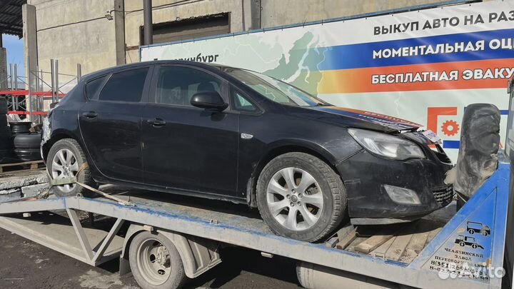 Обшивка стойки задней левой верхняя Opel Astra (J)