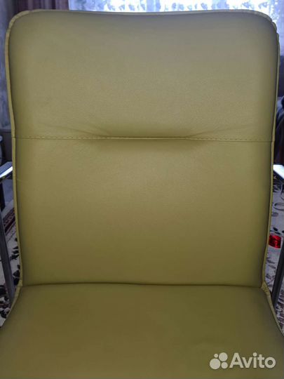 Стул офисный кожаный