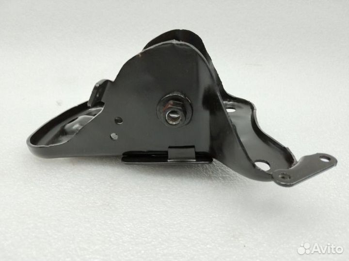 Кронштейн балки задний левый Skoda Octavia A7 cwva