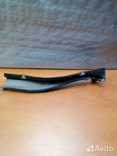 Водосток лобового стекла (жабо) левый