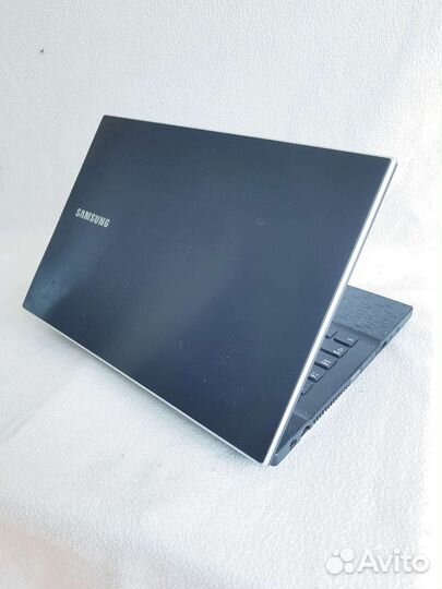 Шустрый ноутбук Samsung Intel i5 4Gb/750Gb
