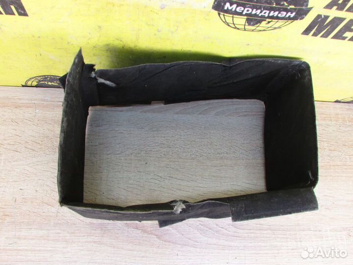 Кожух аккумулятора VW Passat B6