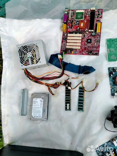 Материнская плата с процессором и корпус