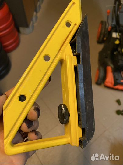 Нож для обоев и ковровых покрытий