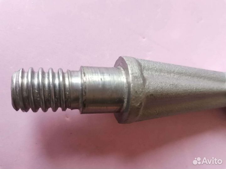 Буксировочный крюк и Клеммы акб