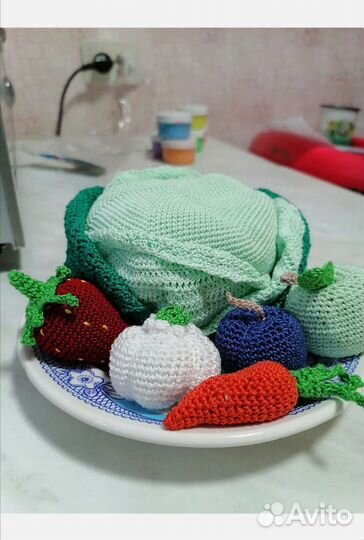 Вязаный помидор