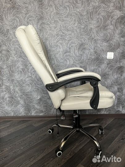 Компьютерное кресло белое