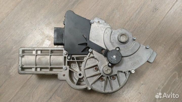 Моторчик привода крышки багажника Audi A8 D3 6.0