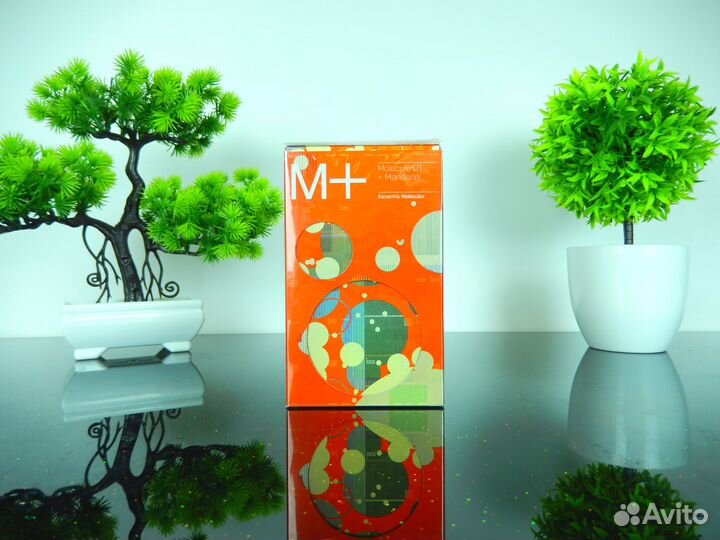 Escentric Molecules Molecule 01 + Mandarin Отливан