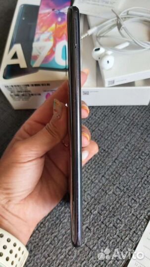 Телефон samsung a70