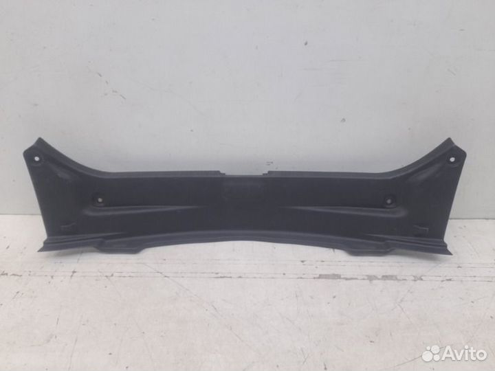 Накладка замка багажника Toyota Camry XV70