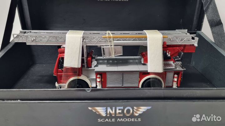 Модель Mercedes-Benz 1422 пожарный с лестницей