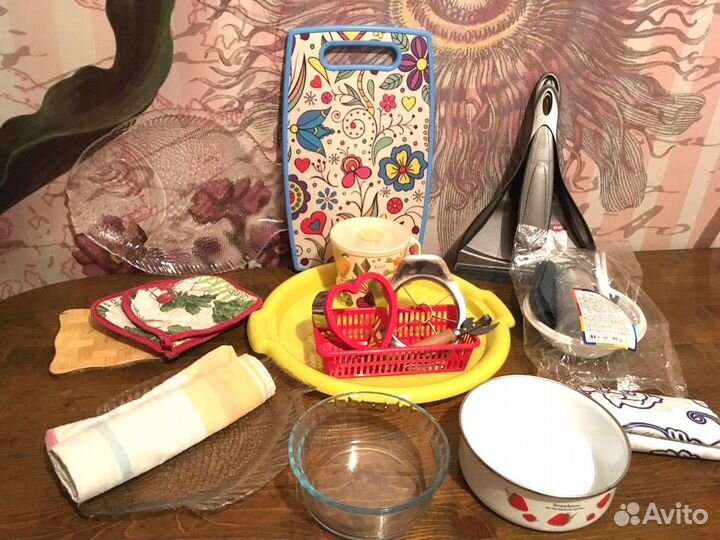 Все для кухни:тарелки,чашки,вилки,ложки