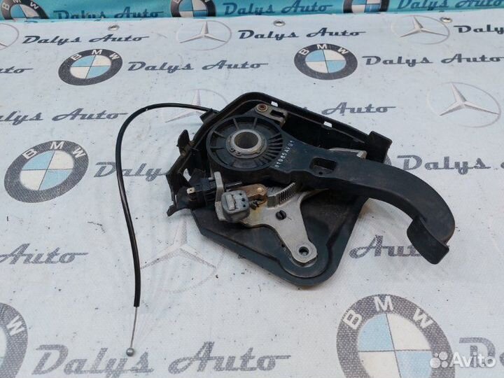 Педаль стояночного тормоза Mercedes-Benz E-Class