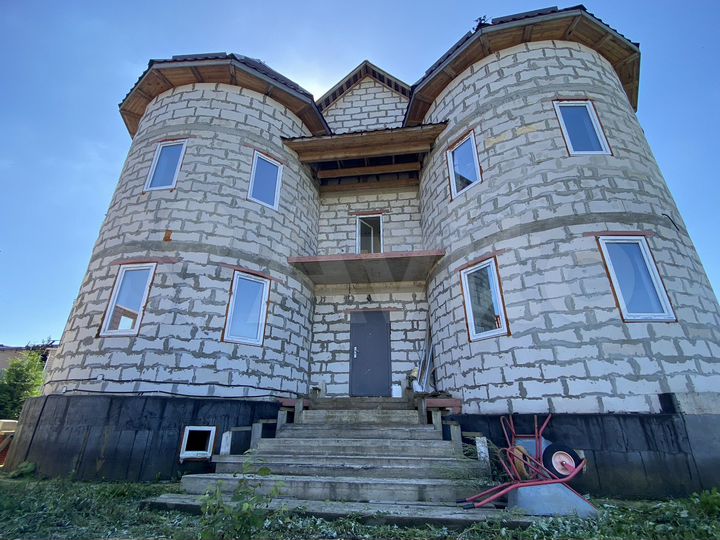 Дом 410 м² на участке 6 сот.