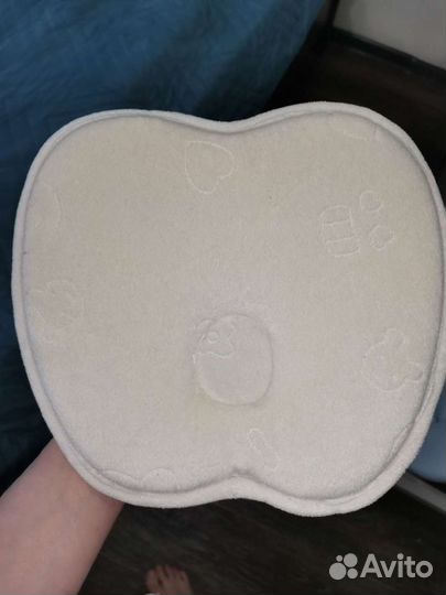 Анатомическая подушка бабочка для новорожденных