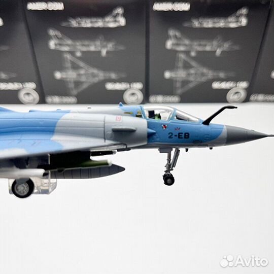 Модель самолёта Dassault Mirage из металла М 1/100
