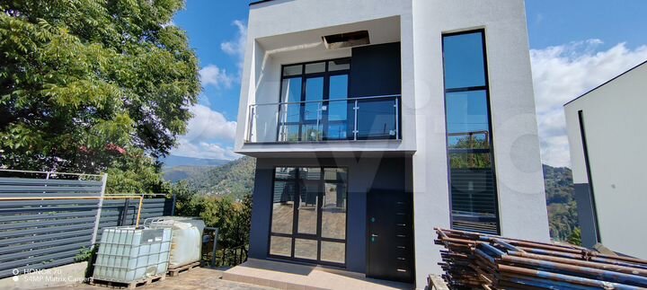 Дом 172 м² на участке 4,5 сот.