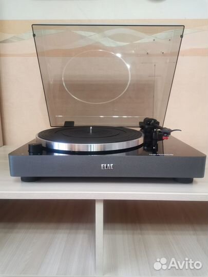Виниловый проигрыватель