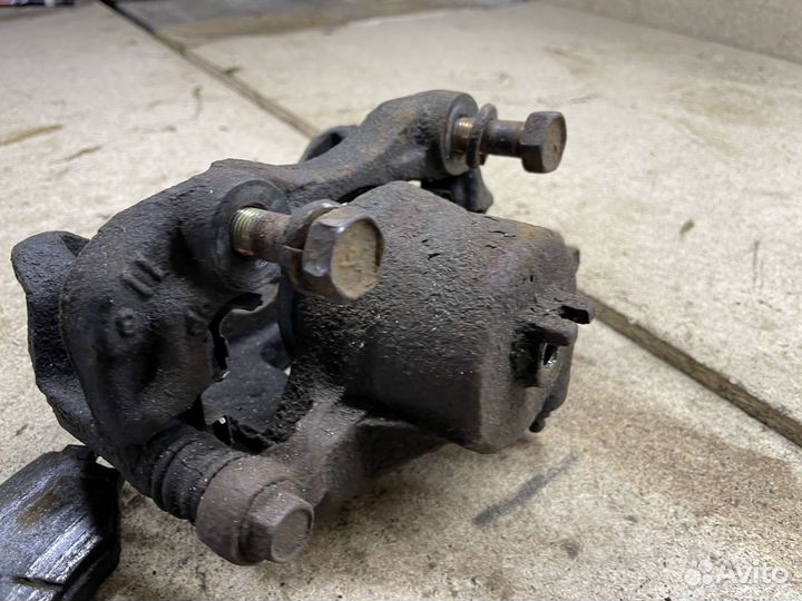 Суппорта передние Nissan Primera P11