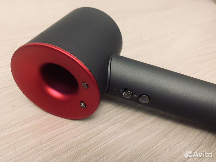 Фен для волос dyson