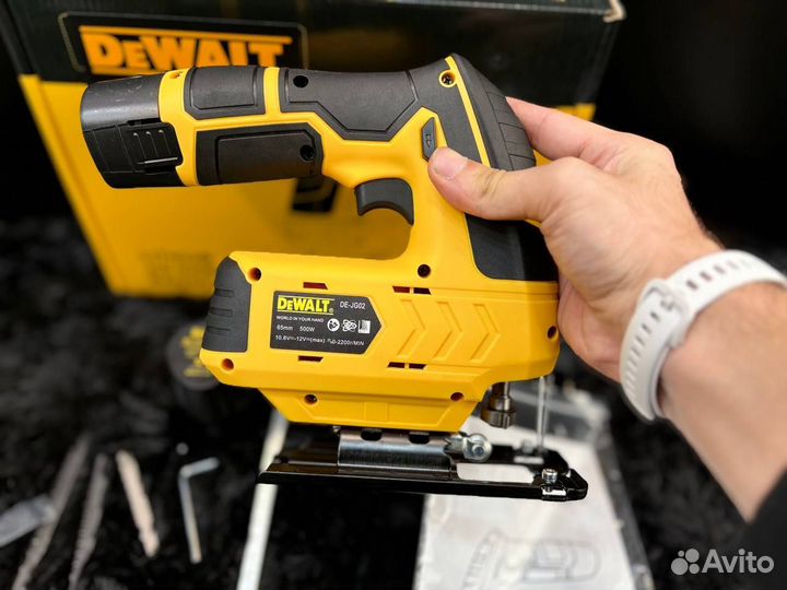 Лобзик Dewalt аккумуляторный 12В, 2200 об/мин