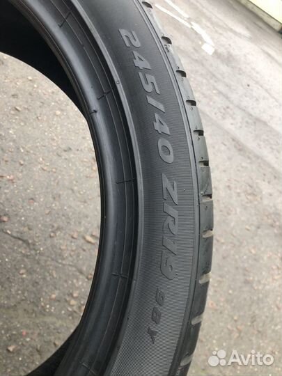 Pirelli P Zero PZ4 245/40 R19 98Y