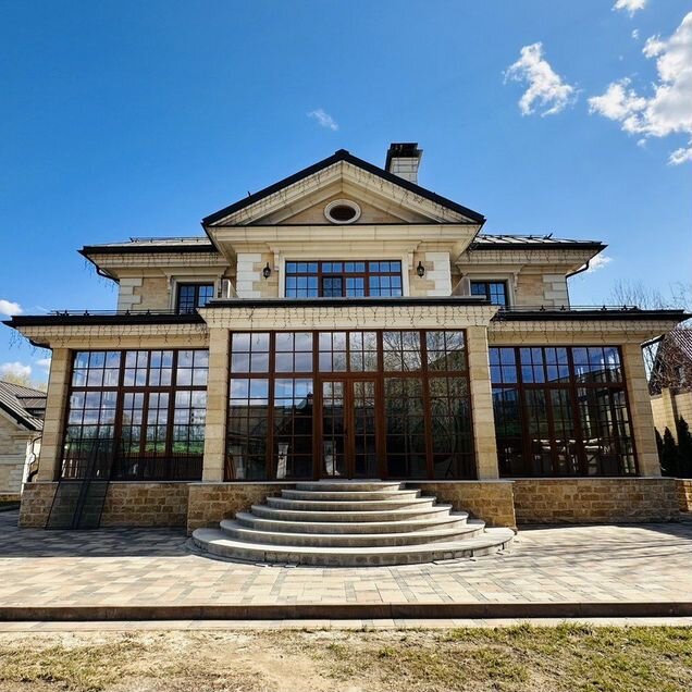 Дом 550 м² на участке 27 сот.