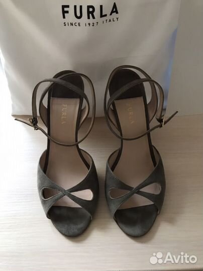 Босоножки женские